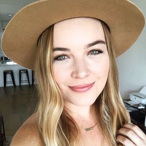 Meet your Posher, Courtney